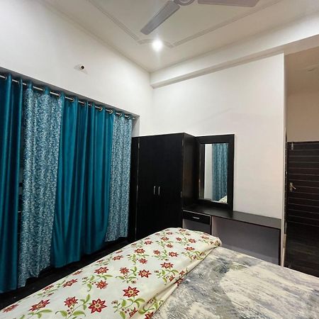 La Calma Homestay Khajurāho Esterno foto