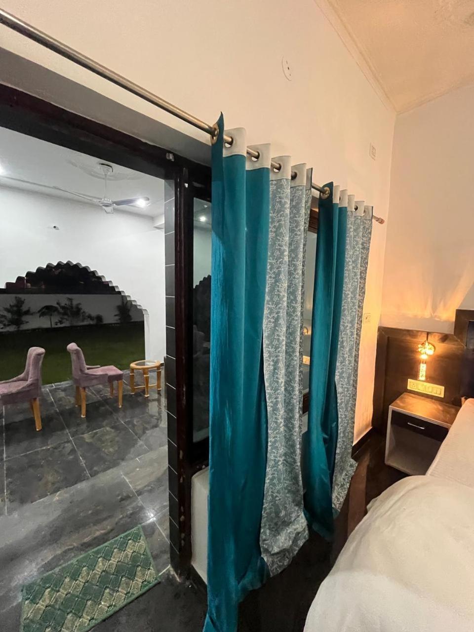 La Calma Homestay Khajurāho Esterno foto