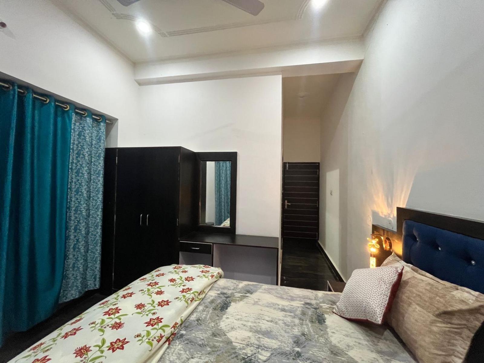 La Calma Homestay Khajurāho Esterno foto