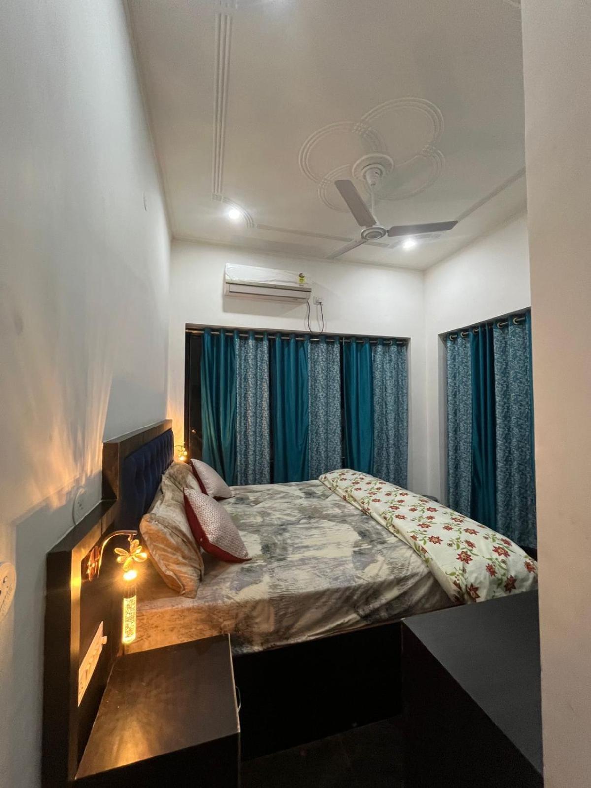 La Calma Homestay Khajurāho Esterno foto
