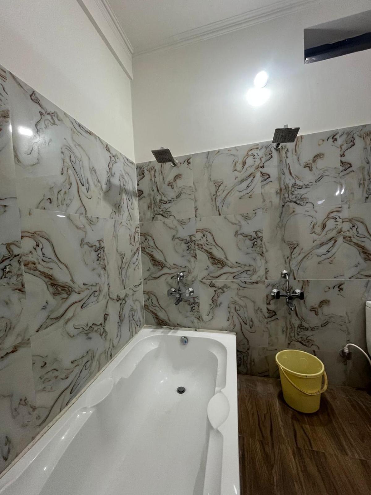 La Calma Homestay Khajurāho Esterno foto