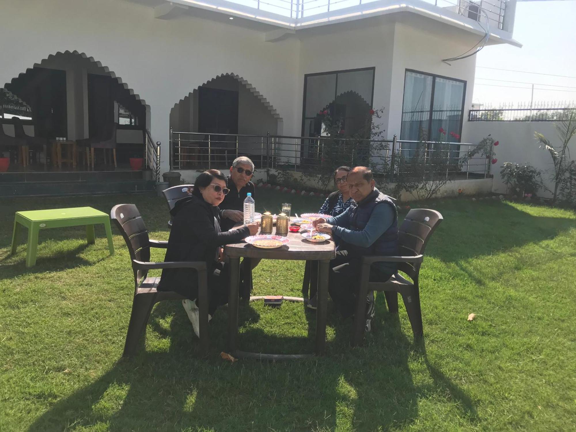 La Calma Homestay Khajurāho Esterno foto