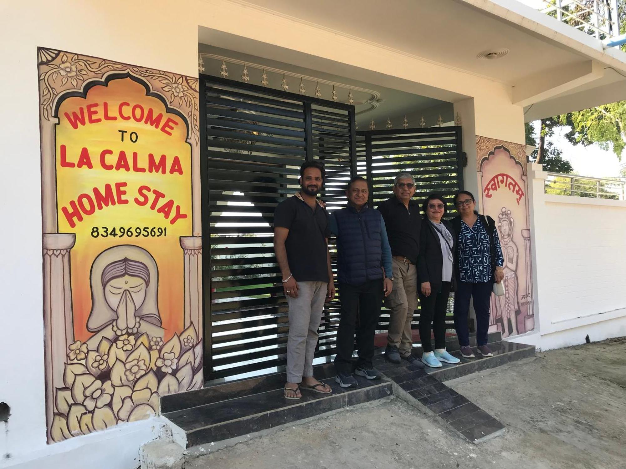 La Calma Homestay Khajurāho Esterno foto